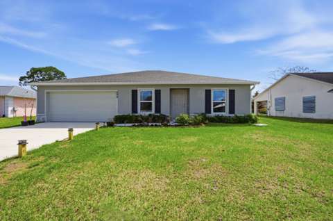 684 SE Crescent Avenue, pool for sale in Port St. Lucie