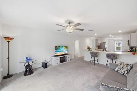 684 SE Crescent Avenue, Port St. Lucie FL - photo 12 of 41
