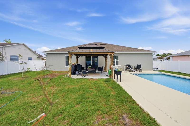 3 bedroom Single Family Residence at 684 SE Crescent Avenue, Port St Lucie Section 18, Port St. Lucie — photo 5