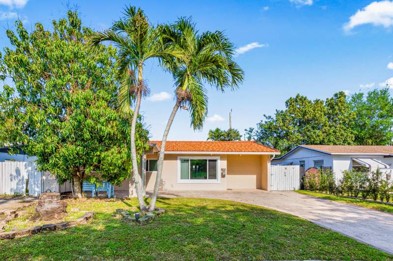 3 bedroom Single Family Residence at 1121 N 66th Terrace, Federal Park, Hollywood — photo 2