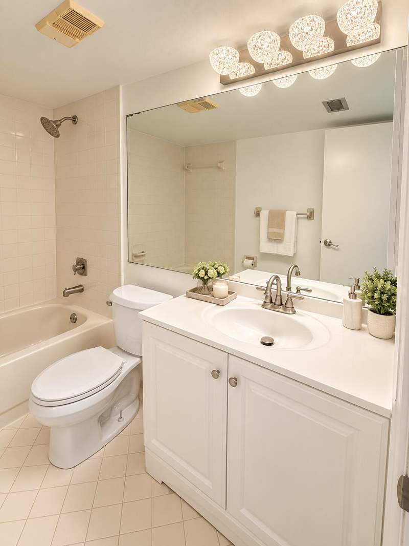2 bedroom Condominium at 112 Lake Emerald Drive #203, Lake Emerald Condominium No, Oakland Park — photo 4