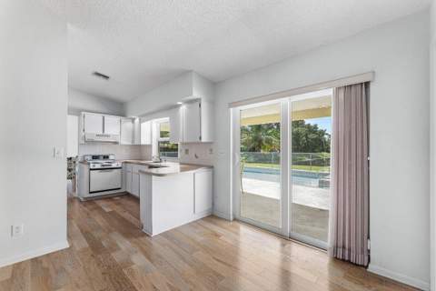 128 Sandpiper Avenue, Royal Palm Beach FL - photo 8 of 35