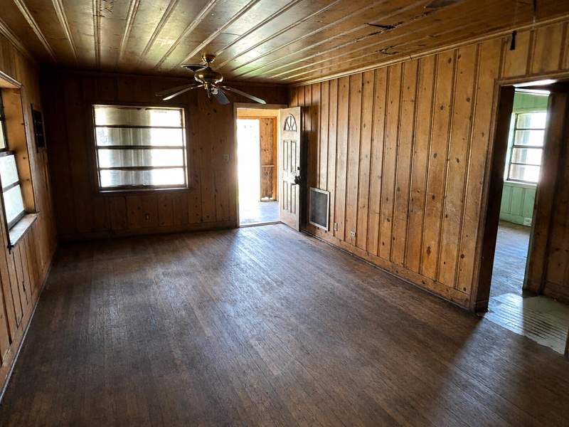 3 bedroom Single Family Residence at 190 SW 6th Avenue, Roadman & Hardys, South Bay — photo 2