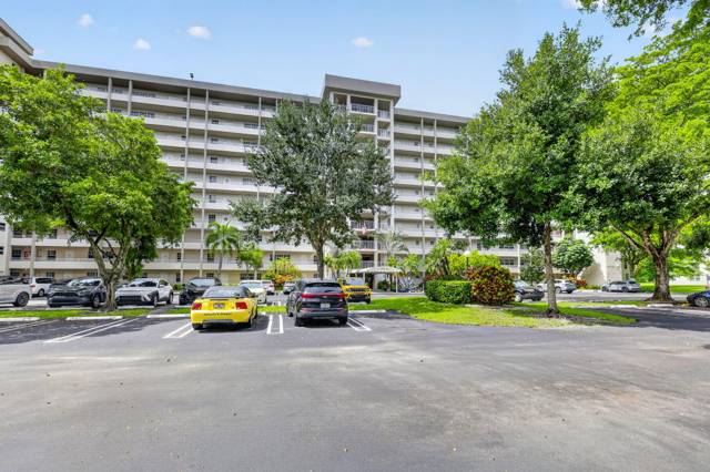 575 Oaks Lane #102