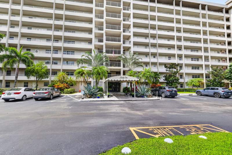 2 bedroom Condominium at 575 Oaks Lane #102, Palm Aire Country Club - 61, Pompano Beach — photo 3