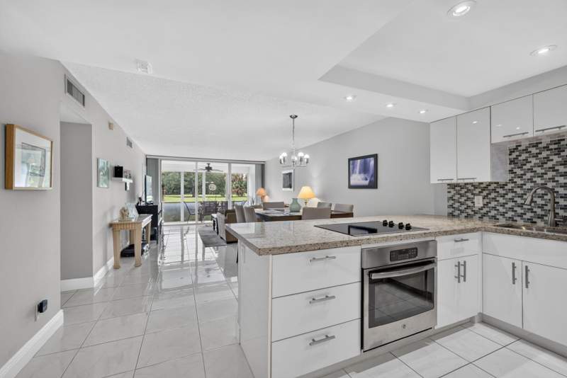 2 bedroom Condominium at 575 Oaks Lane #102, Palm Aire Country Club - 61, Pompano Beach — photo 2