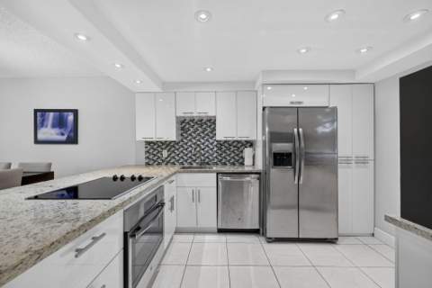 575 Oaks Lane #102, Pompano Beach FL - photo 7 of 40