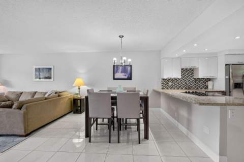 575 Oaks Lane #102, Pompano Beach FL - photo 11 of 40