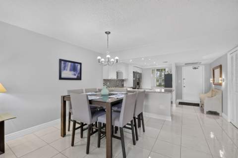 575 Oaks Lane #102, Pompano Beach FL - photo 13 of 40