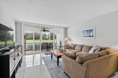 575 Oaks Lane #102, Pompano Beach FL - photo 14 of 40