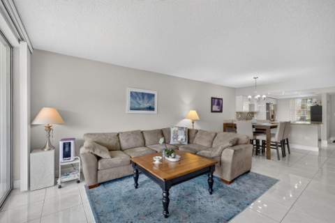 575 Oaks Lane #102, Pompano Beach FL - photo 15 of 40