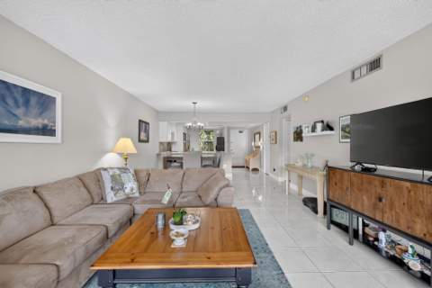 575 Oaks Lane #102, Pompano Beach FL - photo 16 of 40