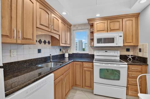 3215 S Ocean Boulevard #501, Highland Beach FL - photo 14 of 57