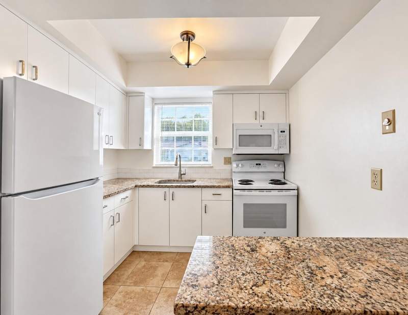 1 bedroom Condominium at 2920 Crosley Drive #E, Cresthaven Villas 17 Condo, West Palm Beach — photo 2