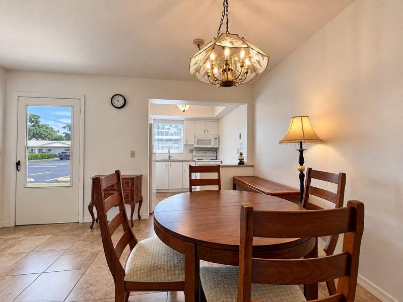 1 bedroom Condominium at 2920 Crosley Drive #E, Cresthaven Villas 17 Condo, West Palm Beach — photo 4