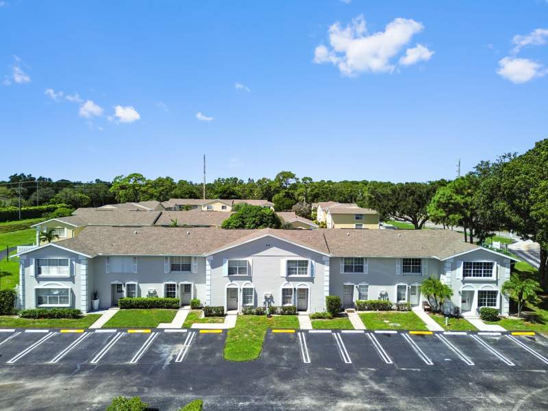 2 bedroom Townhouse at 214 Foxtail Drive #F, Charter Club, Greenacres — photo 2