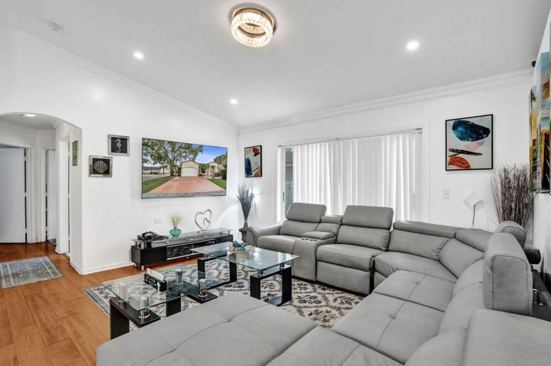 4 bedroom Single Family Residence at 4249 NW 61st Court, Winston Park Section Three, Coconut Creek — photo 2