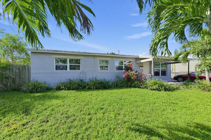 3 bedroom Single Family Residence at 1209 W 26th Court, Monroe Heights, West Palm Beach — photo 2