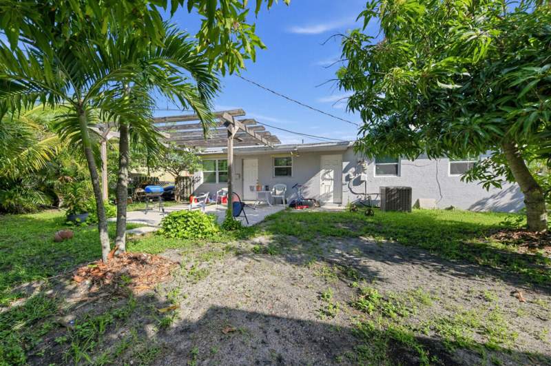 3 bedroom Single Family Residence at 1209 W 26th Court, Monroe Heights, West Palm Beach — photo 3