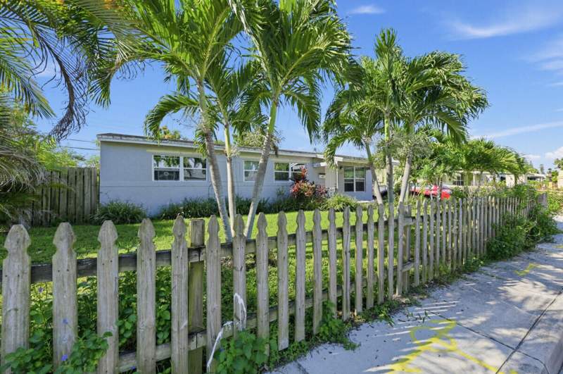 3 bedroom Single Family Residence at 1209 W 26th Court, Monroe Heights, West Palm Beach — photo 4