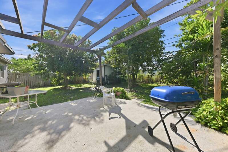 3 bedroom Single Family Residence at 1209 W 26th Court, Monroe Heights, West Palm Beach — photo 5