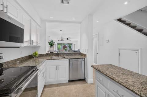 547 NE 7th Avenue, Fort Lauderdale FL - photo 7 of 45