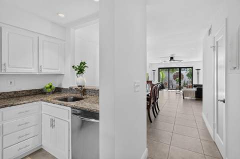 547 NE 7th Avenue, Fort Lauderdale FL - photo 9 of 45