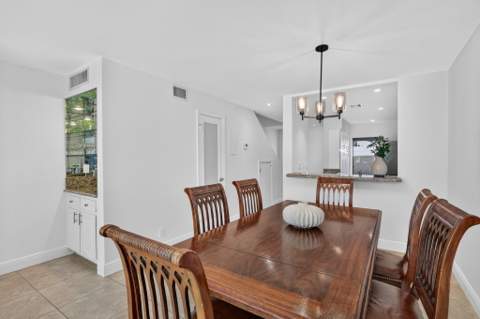 547 NE 7th Avenue, Fort Lauderdale FL - photo 11 of 45