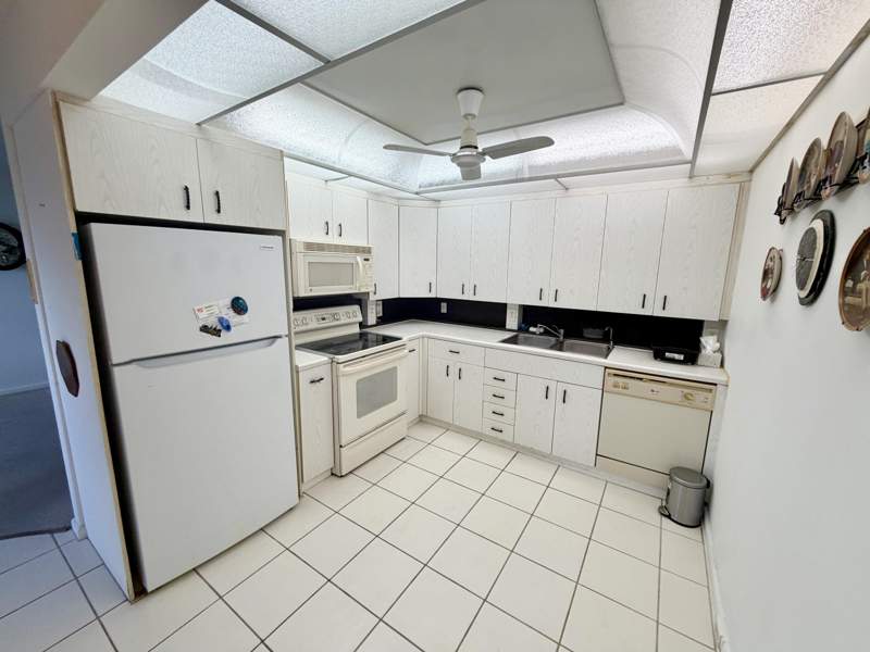 2 bedroom Condominium at 3010 Rexford A, Rexford At Century Village Condo, Boca Raton — photo 2