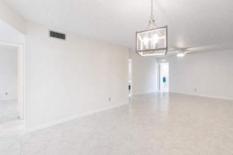 2825 SW 22nd Avenue #Apt 107, Delray Beach FL - photo 7 of 17