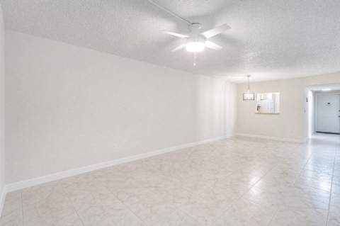2825 SW 22nd Avenue #Apt 107, Delray Beach FL - photo 9 of 17
