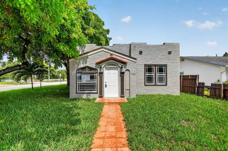 2 bedroom Single Family Residence at 739 Kaye Street #0, Gardens The, West Palm Beach — photo 2