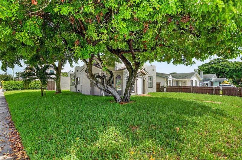 2 bedroom Single Family Residence at 739 Kaye Street #0, Gardens The, West Palm Beach — photo 5