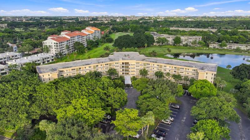 3 bedroom Condominium at 800 Cypress Grove Drive #504, No 121 Palm-Aire Country Club, Pompano Beach — photo 3