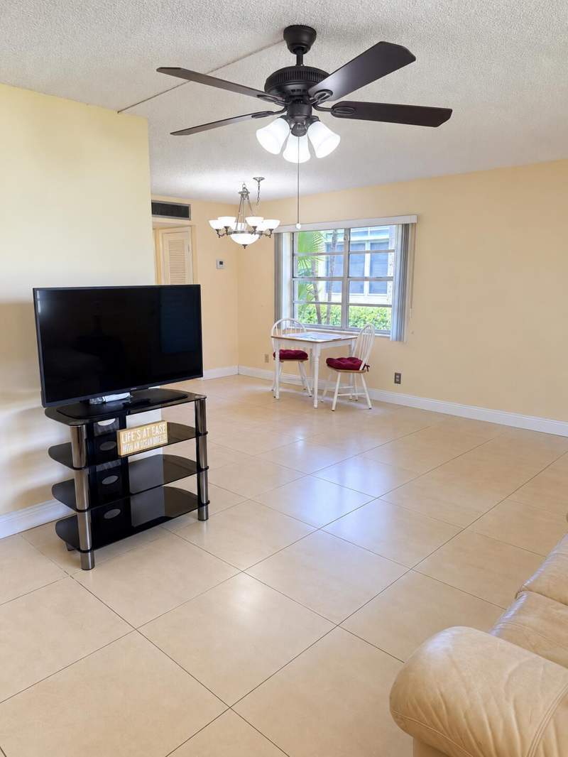 1 bedroom Condominium at 391 Burgundy I Avenue, Kings Point Burgundy Condos, Delray Beach — photo 3