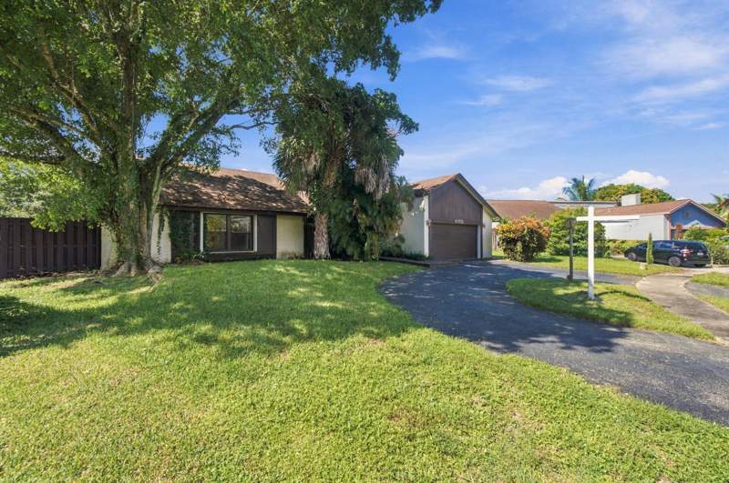 4 bedroom Single Family Residence at 8350 NW 51st Street, City Of Lauderhill Sec Three, Lauderhill — photo 4