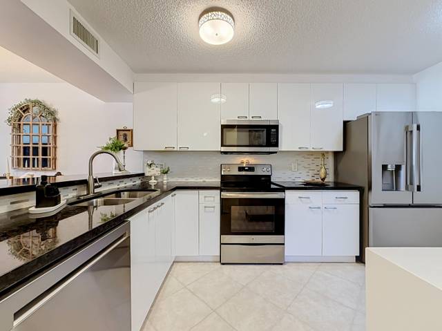 6219 Coral Lake Drive #207