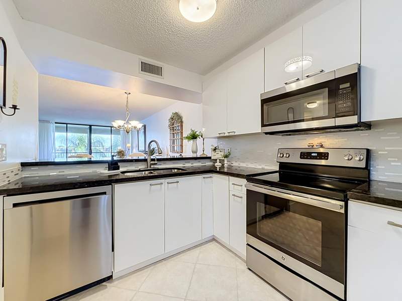 2 bedroom Condominium at 6219 Coral Lake Drive #207, Coral Gate Vii Condo, Margate — photo 3