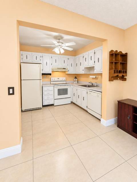 391 Burgundy I Avenue, Delray Beach FL - photo 10 of 13