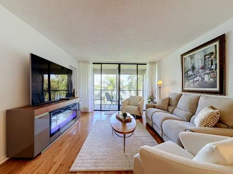 6219 Coral Lake Drive #207, Margate FL - photo 10 of 36