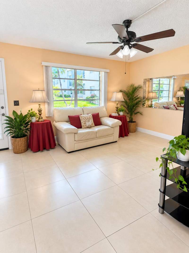 1 bedroom Condominium at 391 Burgundy I Avenue, Kings Point Burgundy Condos, Delray Beach — photo 4