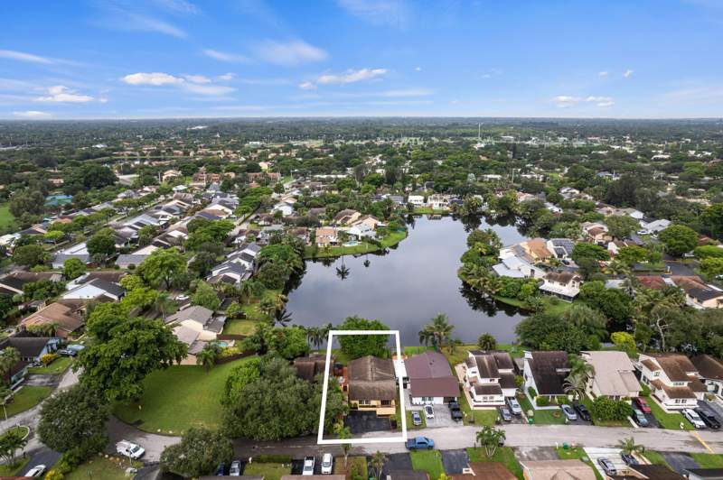 3 bedroom Single Family Residence at 4051 SW 82nd Terrace, Woods Of Rolling Hills, Davie — photo 3