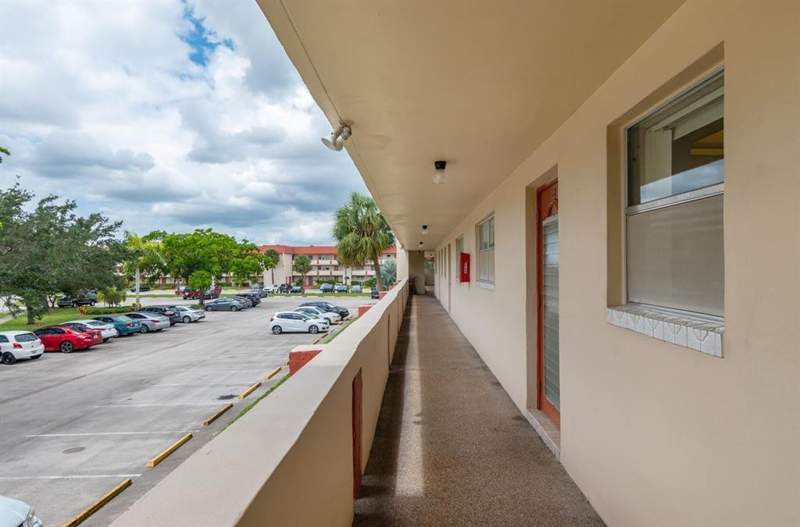 2 bedroom Condominium at 2951 Sunrise Lakes Drive, Sunrise Lakes 18 Condo, Sunrise — photo 2