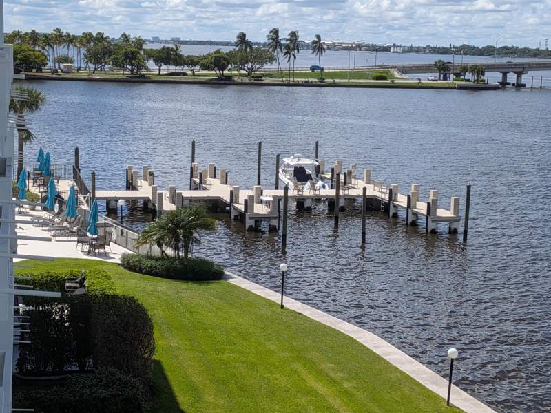 2 bedroom Stock Cooperative at 2840 S Ocean Boulevard #6110, Royal Saxon Inc, Palm Beach — photo 2