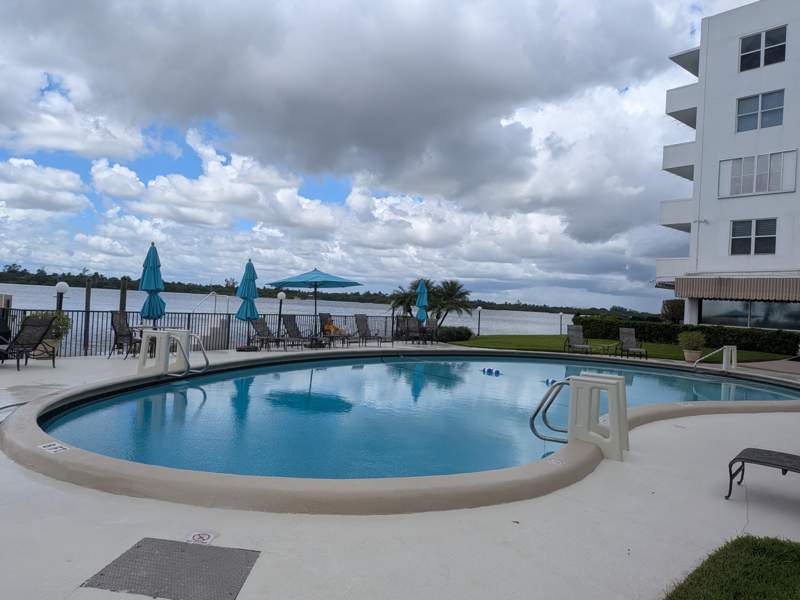 2 bedroom Stock Cooperative at 2840 S Ocean Boulevard #6110, Royal Saxon Inc, Palm Beach — photo 4