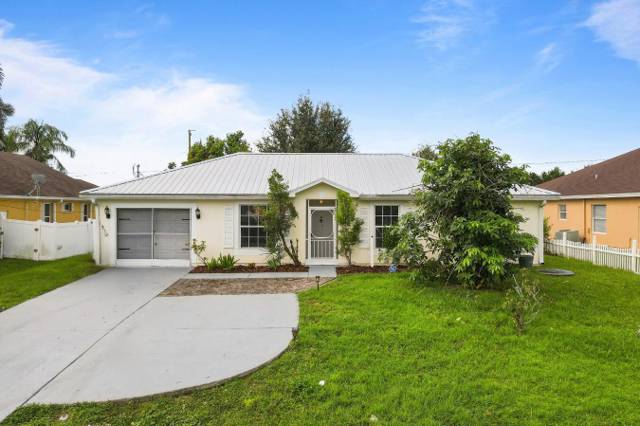 1358 SW Prairie Circle