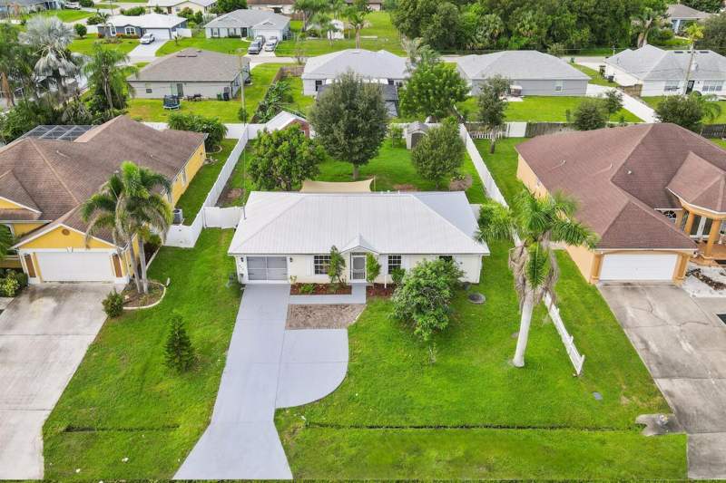 3 bedroom Single Family Residence at 1358 SW Prairie Circle, Port St Lucie, Port St. Lucie — photo 2