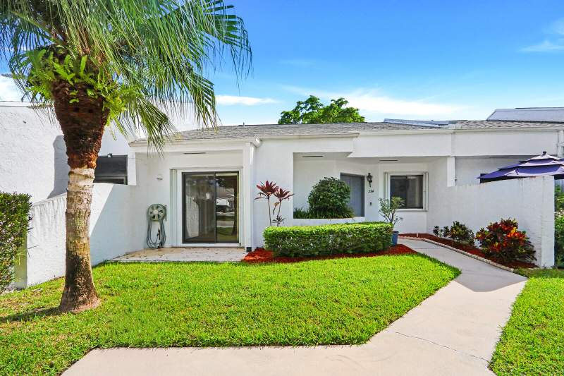 2 bedroom Villa at 234 Par Drive, Fairway Villas At Royal Palm Beach, Royal Palm Beach — photo 2