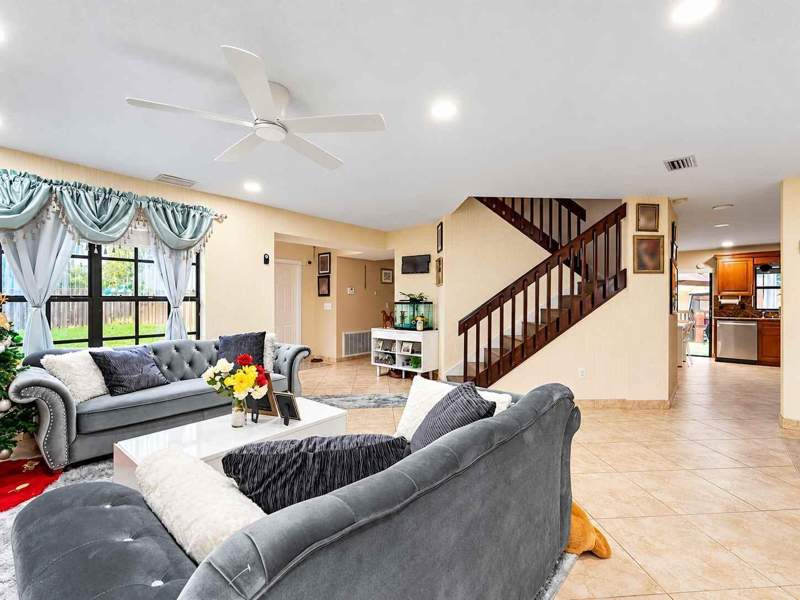 4 bedroom Single Family Residence at 1431 SW 87th Way, Cinnamon Place IV, Pembroke Pines — photo 3