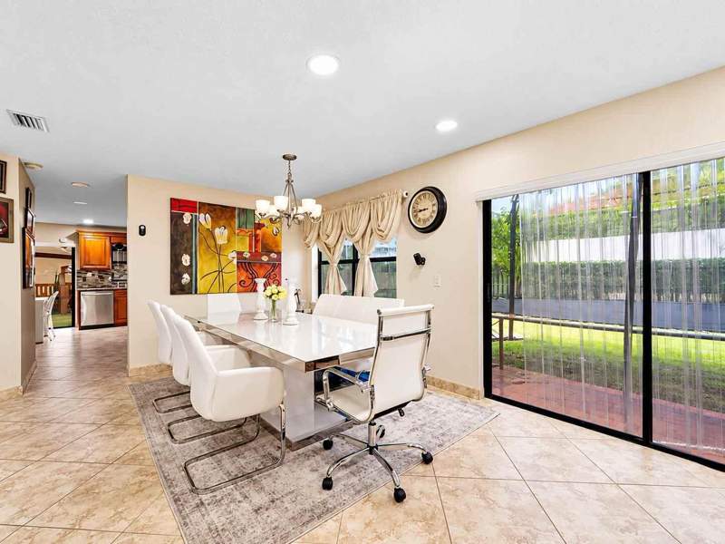 4 bedroom Single Family Residence at 1431 SW 87th Way, Cinnamon Place IV, Pembroke Pines — photo 4